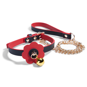 Luxuri&ouml;ses rotes Halsband mit Leine und Gl&ouml;ckchen f&uuml;r Sexspiele mit Bondage-Fesseln f&uuml;r Erwachsene