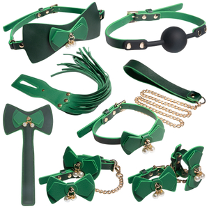 7 pezzi Sblocca un regno di delizia sensoriale con questo elegante bondage con fiocco verde con bondag ornato