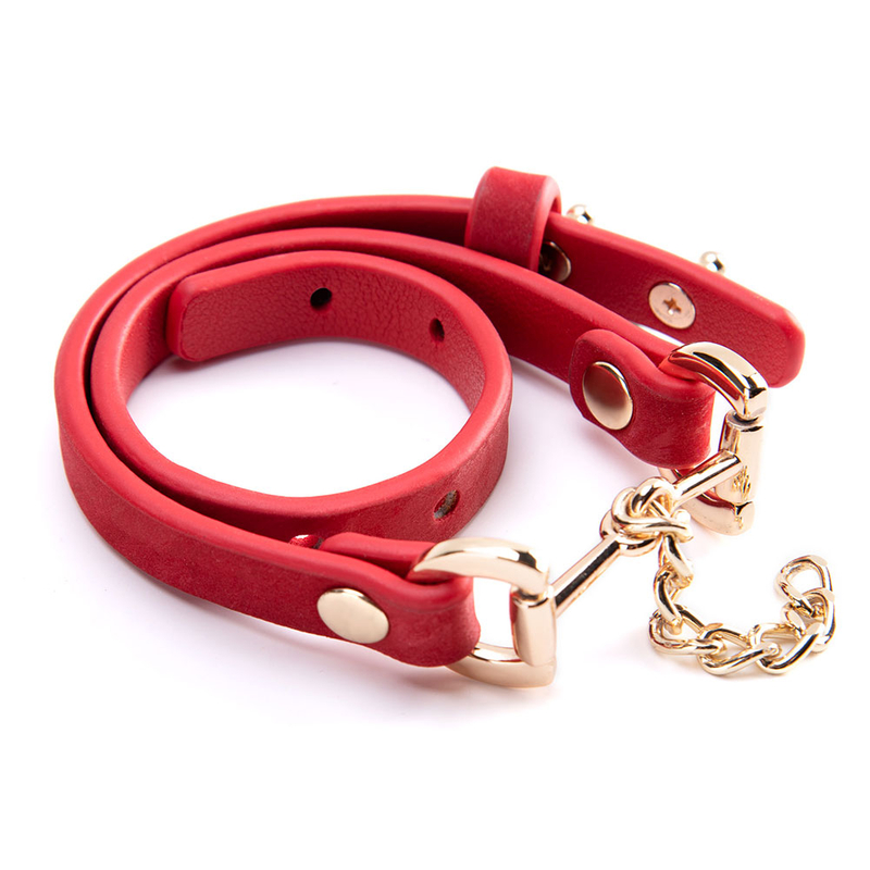 Vendita all'ingrosso Elegante collare in pelle SM con catena in metallo per adulti Squisita collana girocollo in pelle BDSM per donne e uomini
