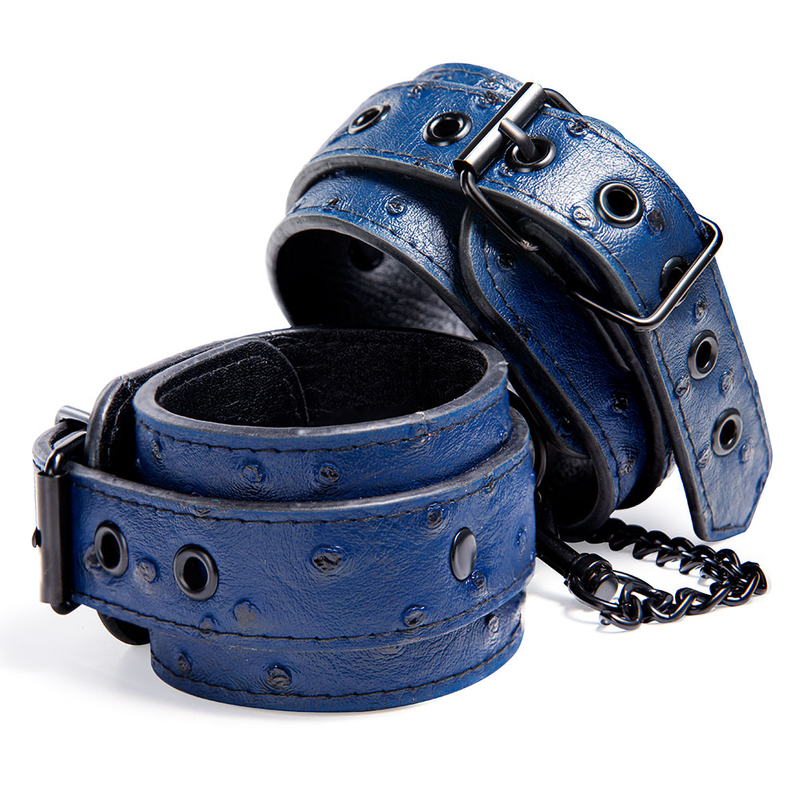 Immersione definitiva con tuta bondage per tutto il corpo e collezione di kit SM per esplorare le dinamiche del potere
